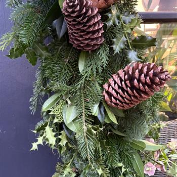 The Classic Christmas garland 